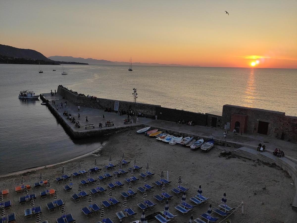 Casa Vacanze Tramonto Alla Marina Cefalu Exterior photo