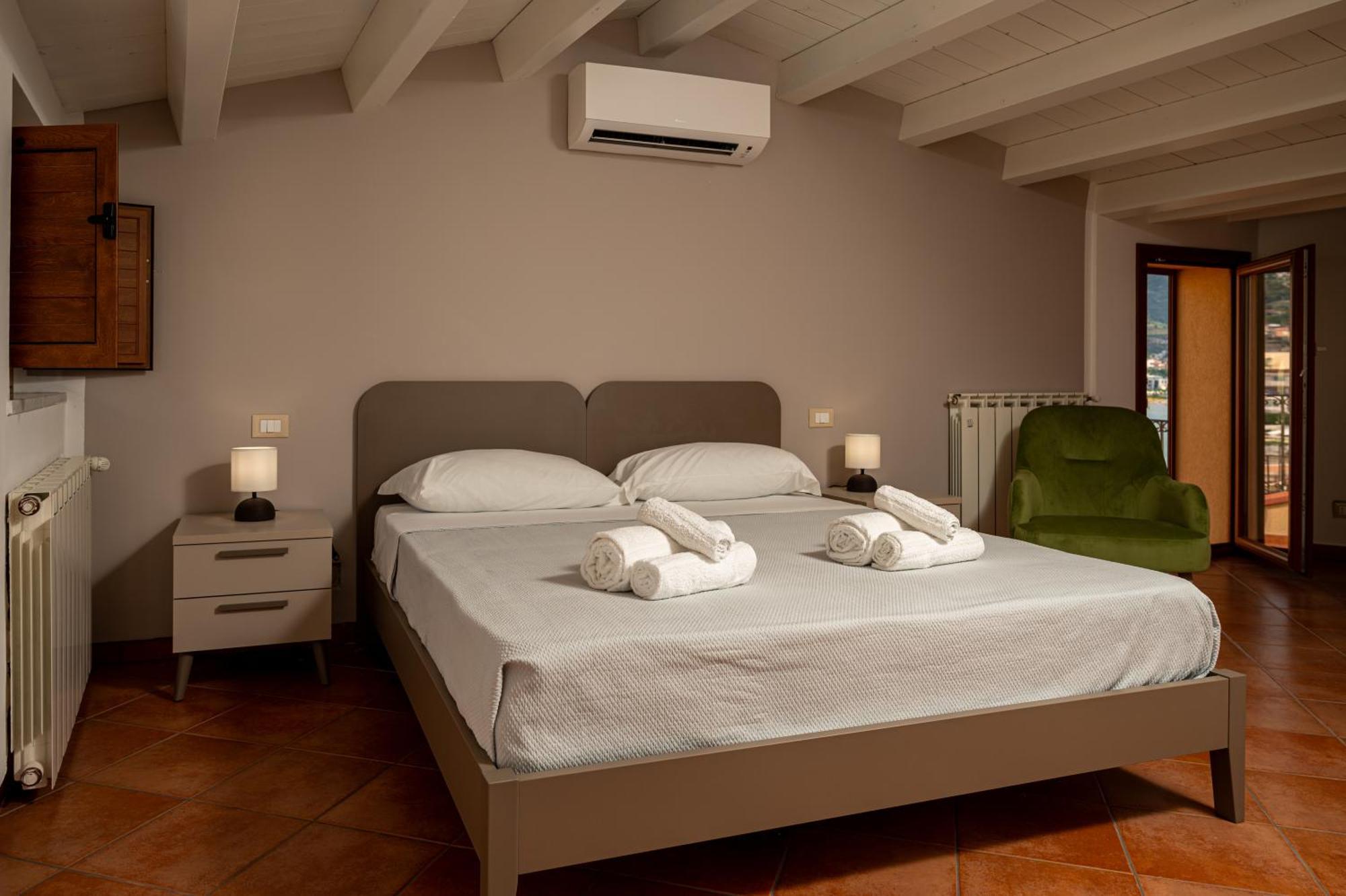 Casa Vacanze Tramonto Alla Marina Cefalu Exterior photo