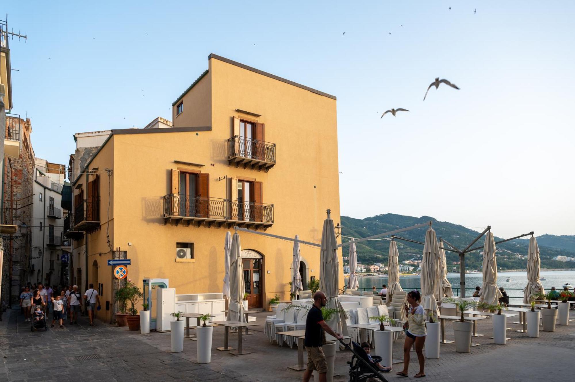 Casa Vacanze Tramonto Alla Marina Cefalu Exterior photo