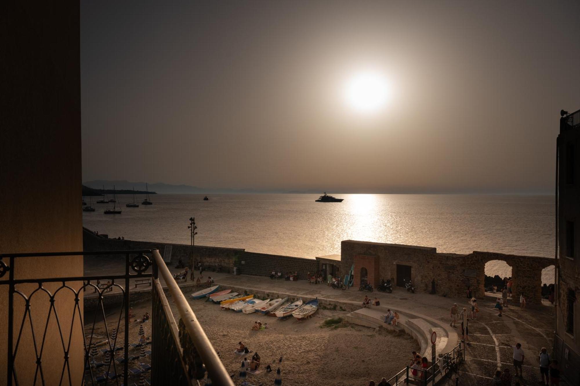 Casa Vacanze Tramonto Alla Marina Cefalu Exterior photo