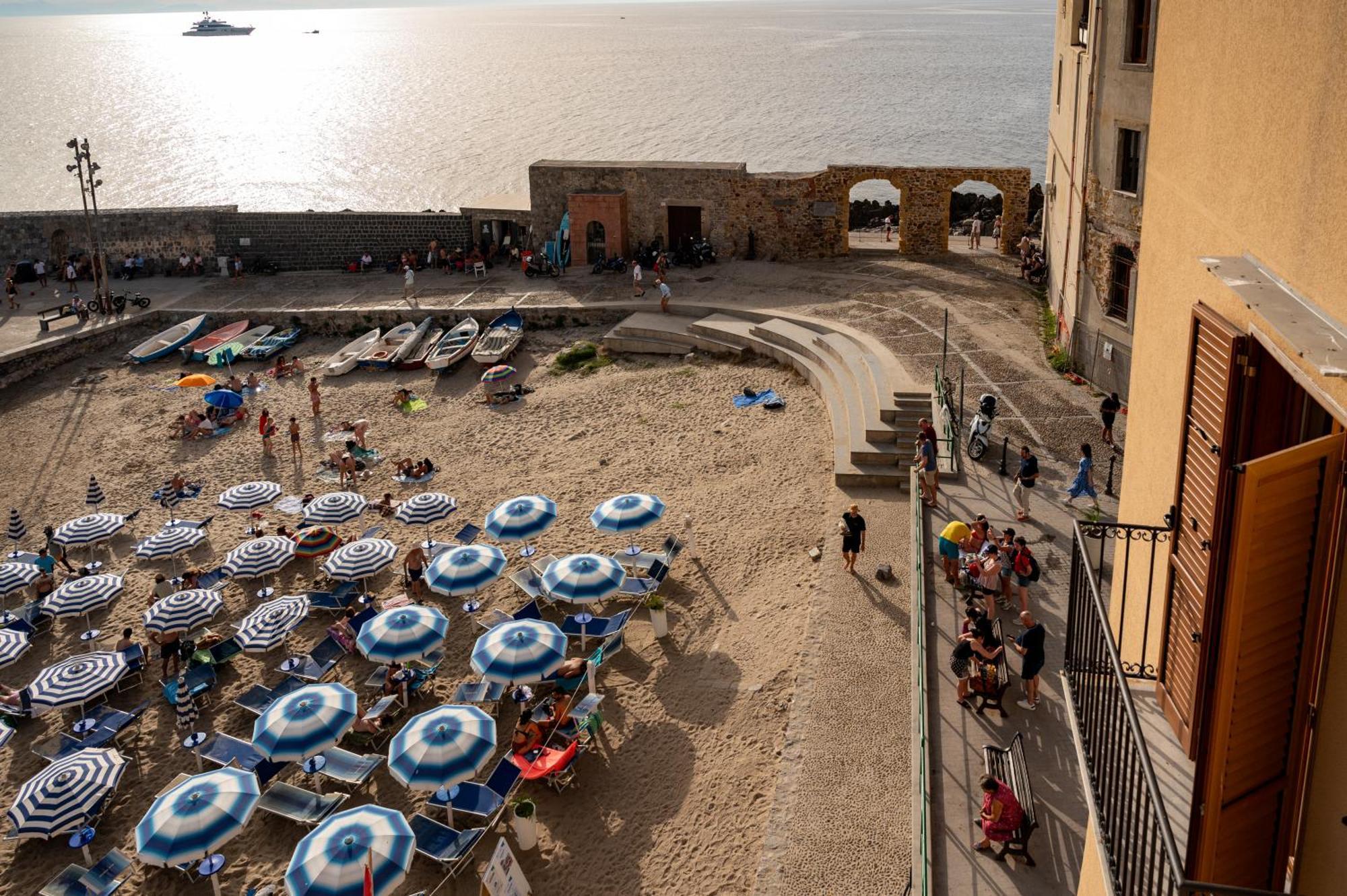 Casa Vacanze Tramonto Alla Marina Cefalu Exterior photo