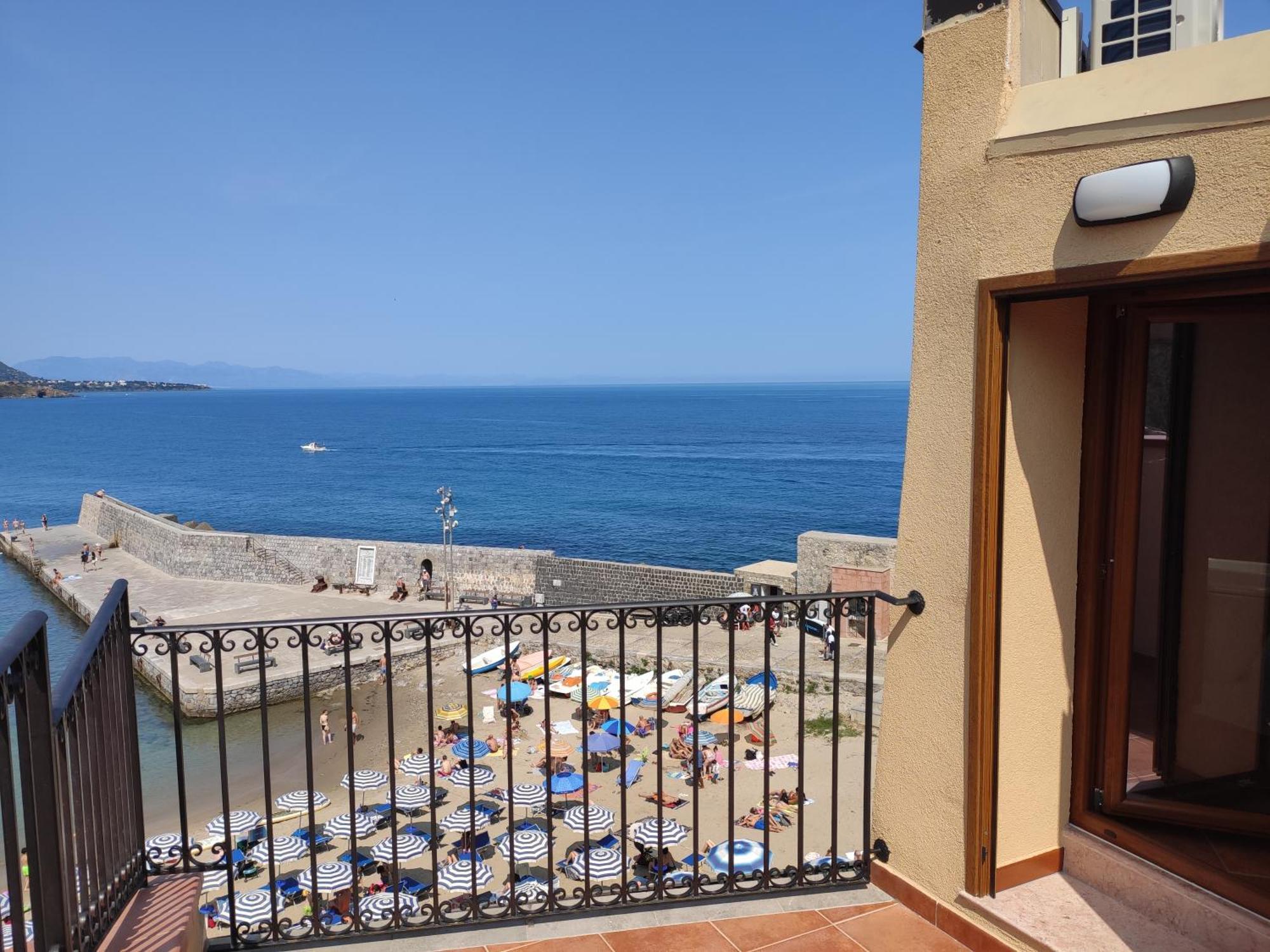 Casa Vacanze Tramonto Alla Marina Cefalu Exterior photo